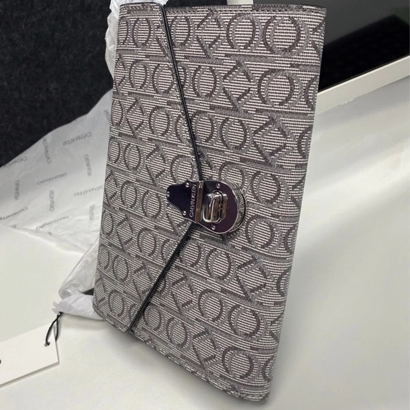 CK Soft Lock Convertible Crossbody/Shoul - Picture 6 of 11